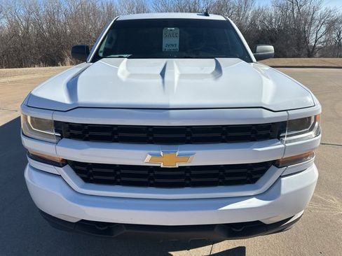 Used 2018 Chevrolet Silverado 1500 Custom w/ Custom Convenience Package image 8