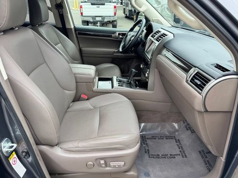 Used 2017 Lexus GX 460 w/ Navigation Package AWD/4WD image 31