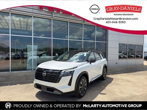New 2026 Nissan Pathfinder Platinum image 1
