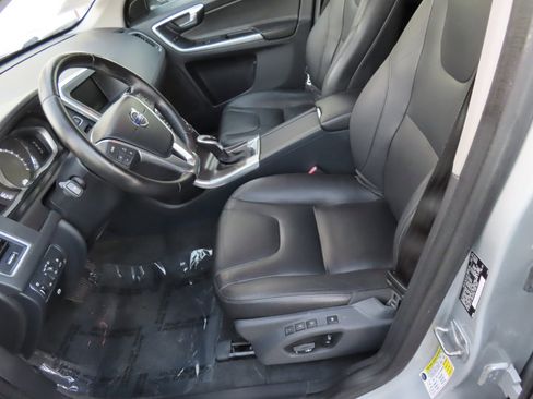 Used 2016 Volvo XC60 T5 Premier image 7
