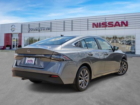 New 2027 Nissan Sentra SL w/ Floor Mat Package FWD image 5