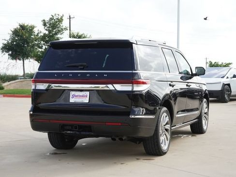Used 2023 Lincoln Navigator Reserve AWD/4WD image 9