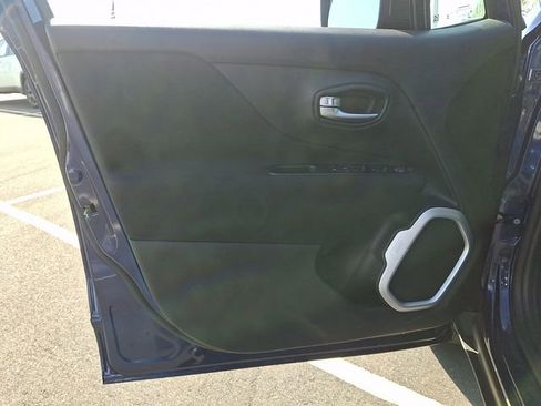 Used 2019 Jeep Renegade Sport w/ Sport Appearance Group image 12