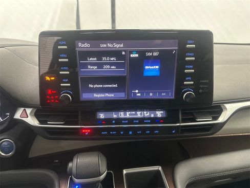 Used 2024 Toyota Sienna XLE image 29