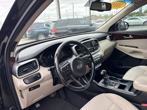 Used 2016 Kia Sorento LX w/ LX Convenience Package FWD image 9