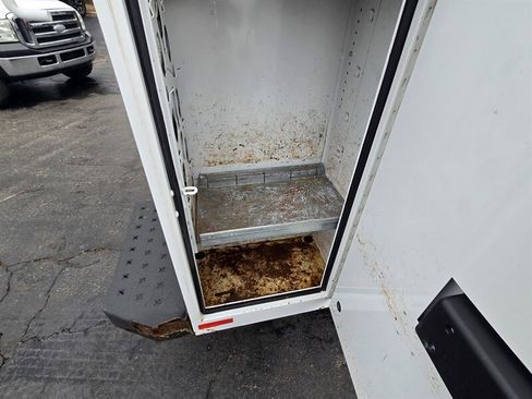 Used 2015 Chevrolet Express 3500 image 24