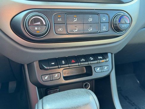 Used 2021 Chevrolet Colorado Z71 AWD/4WD image 16