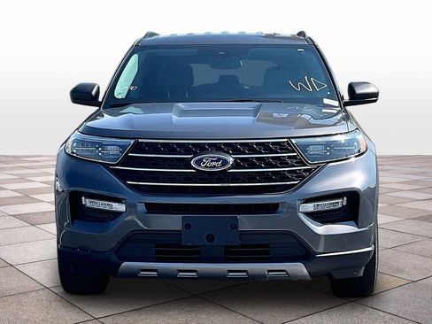 Used 2022 Ford Explorer XLT w/ Equipment Group 202A AWD/4WD image 3