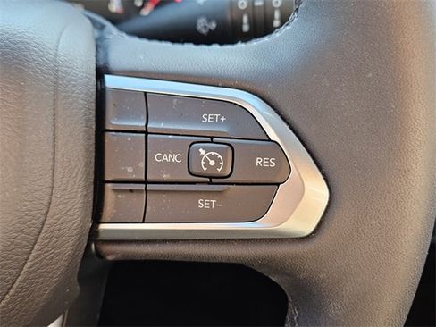 Used 2025 Jeep Compass Latitude image 23