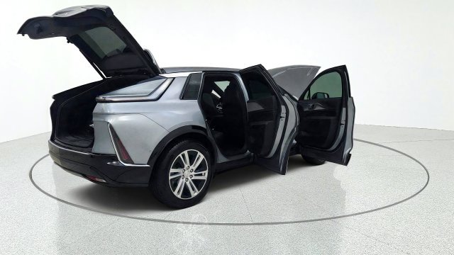 Used 2024 Cadillac Lyriq Tech w/ Driver Assist Package AWD/4WD image 18