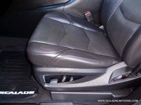 Used 2018 Cadillac Escalade Premium Luxury image 8