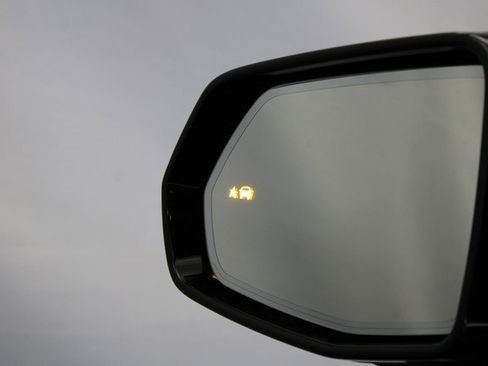 Certified 2022 Cadillac XT5 Premium Luxury image 24