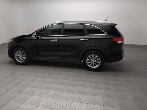 Used 2018 Kia Sorento FWD V6 image 3