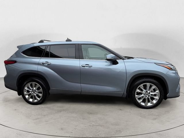 Used 2022 Toyota Highlander Limited AWD/4WD image 4