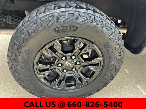 Used 2024 Chevrolet Silverado 1500 ZR2 w/ Technology Package AWD/4WD image 17