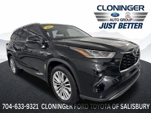 Used 2025 Toyota Highlander Platinum AWD/4WD image 1