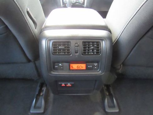 Used 2020 Nissan Pathfinder SV image 23