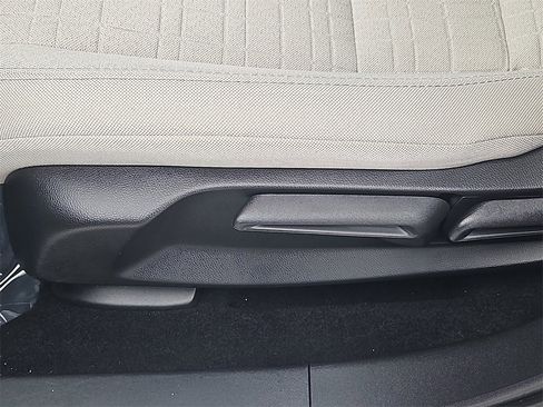 Certified 2026 Honda HR-V LX image 17