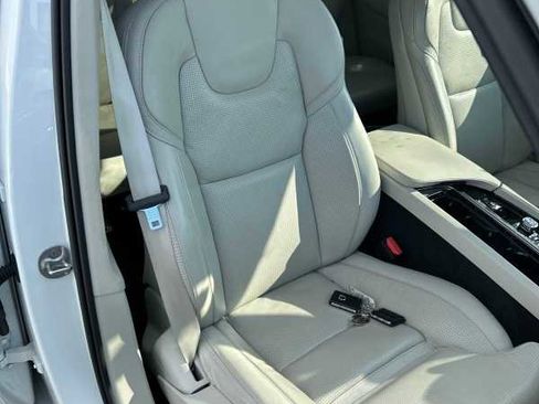 Certified 2023 Volvo XC90 T8 Ultimate w/ Lounge Package image 7