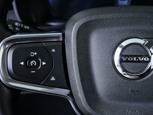 Certified 2025 Volvo XC40 B5 Core image 11