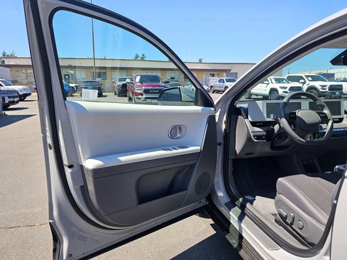 Used 2024 Hyundai Ioniq 5 SEL RWD image 18