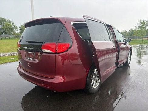 Used 2023 Chrysler Voyager LX FWD image 8