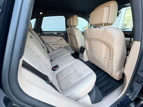 Used 2019 Porsche Macan image 28