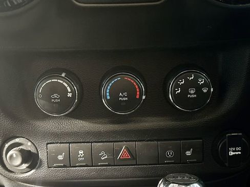 Used 2014 Jeep Wrangler Unlimited Sahara image 15