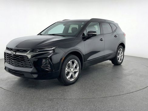 Used 2025 Chevrolet Blazer LT FWD image 3