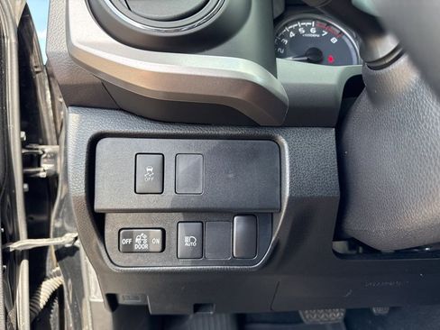 Used 2021 Toyota Tacoma SR5 AWD/4WD image 21