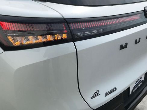 Used 2025 Nissan Murano SV AWD/4WD image 58