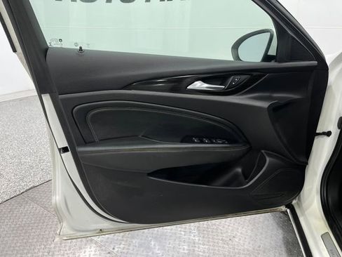 Used 2018 Buick Regal Preferred image 14