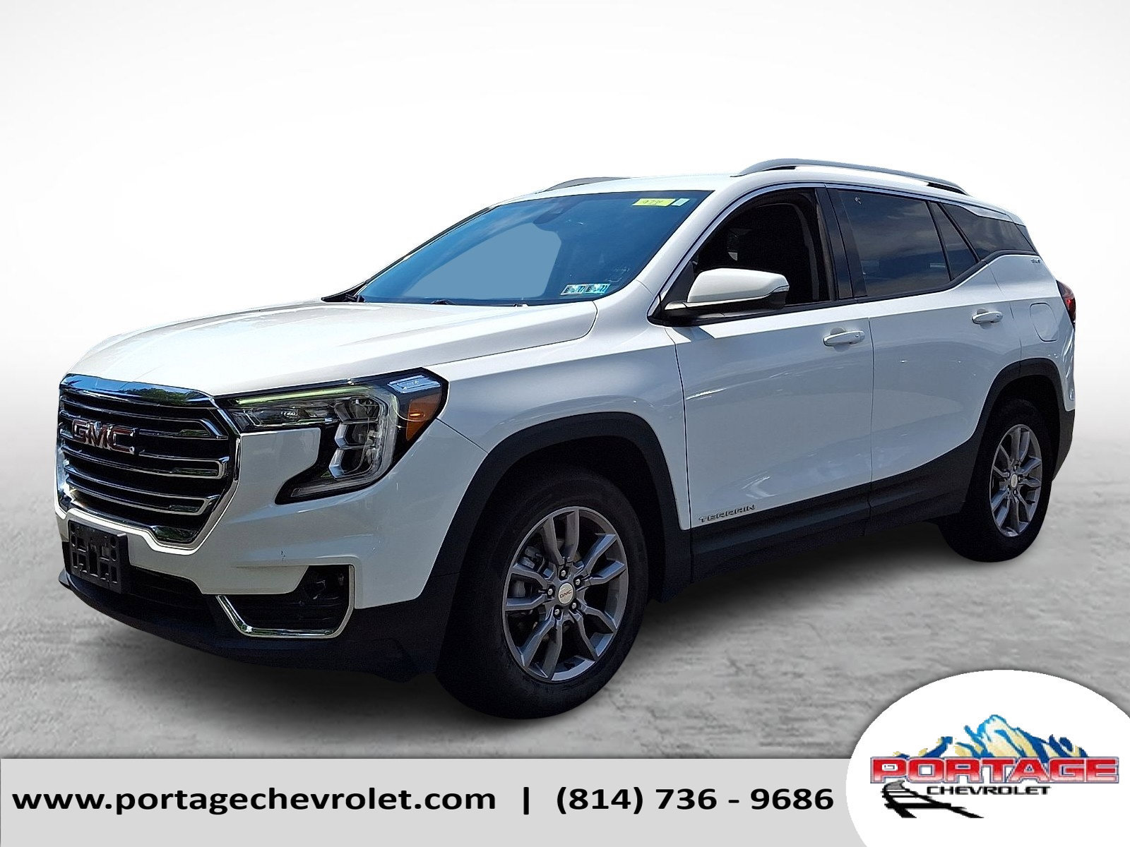 Used 2024 GMC Terrain SLT AWD/4WD image 3
