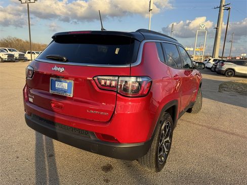 Used 2025 Jeep Compass Limited image 5