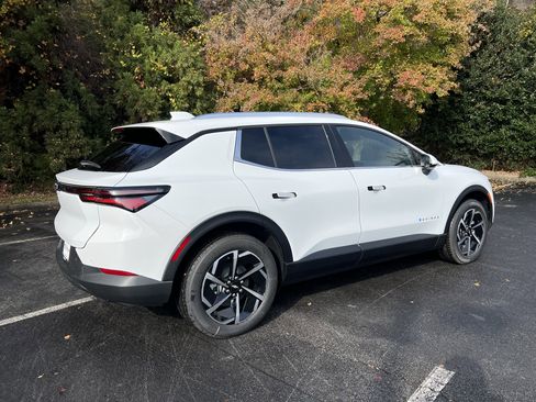 New 2026 Chevrolet Equinox EV LT AWD/4WD image 10