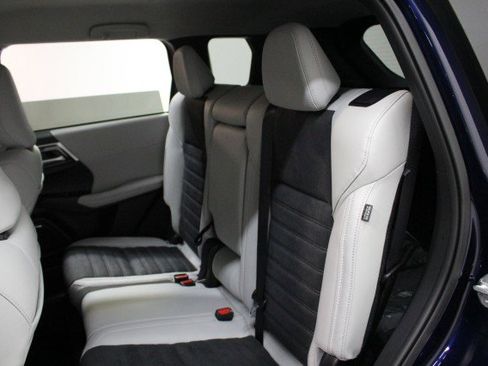 New 2025 Mitsubishi Outlander SE image 25