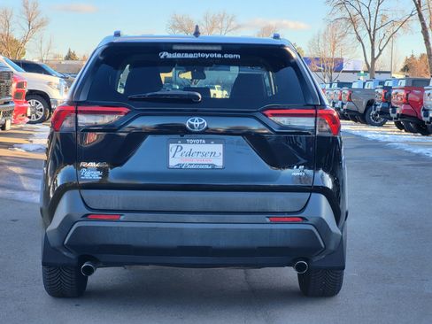 Used 2019 Toyota RAV4 LE image 4