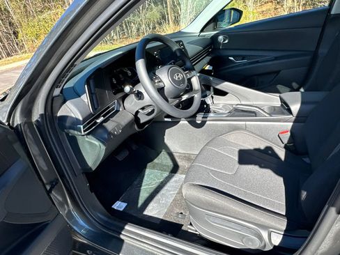 New 2026 Hyundai Elantra SE image 8