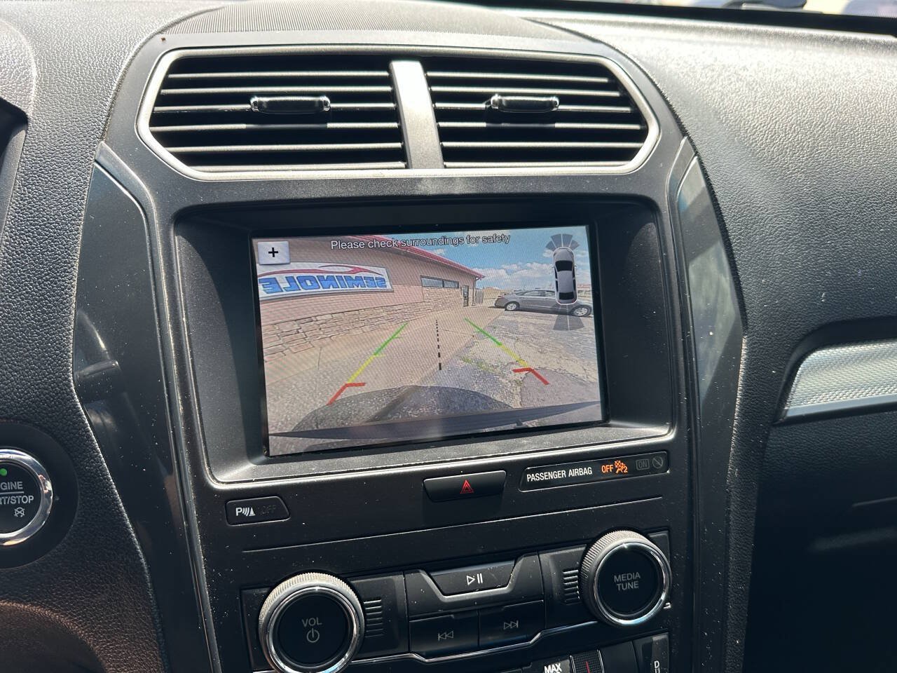 Used 2019 Ford Explorer XLT w/ Equipment Group 202A FWD image 17