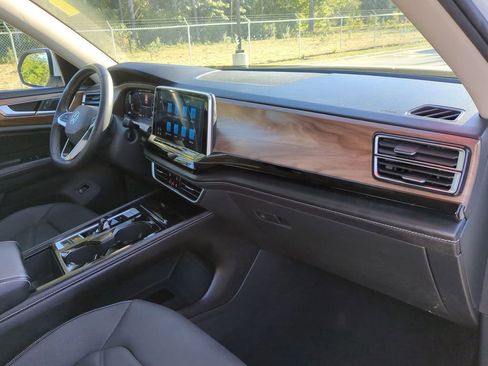 Used 2024 Volkswagen Atlas SE image 42