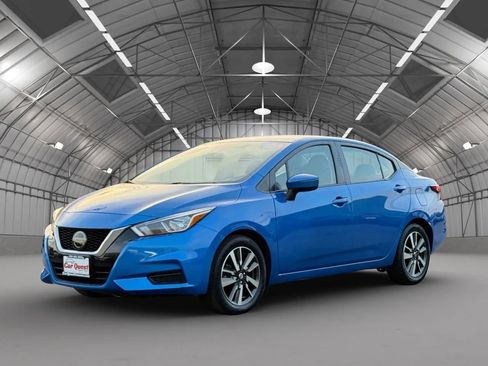 Used 2021 Nissan Versa SV image 3