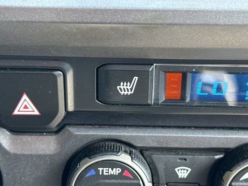 Used 2022 Toyota Tacoma TRD Sport w/ TRD Premium Sport Package AWD/4WD image 32