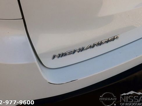 Used 2019 Toyota Highlander LE image 9