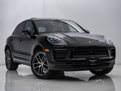 Certified 2026 Porsche Macan AWD/4WD image 8