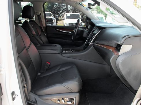 Used 2020 Cadillac Escalade ESV Luxury image 48