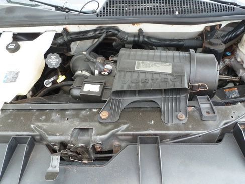 Used 2013 Chevrolet Express 2500 RWD image 25