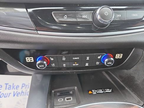 Used 2024 Buick Enclave Premium image 25