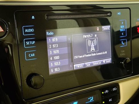 Used 2018 Toyota Corolla LE FWD image 3