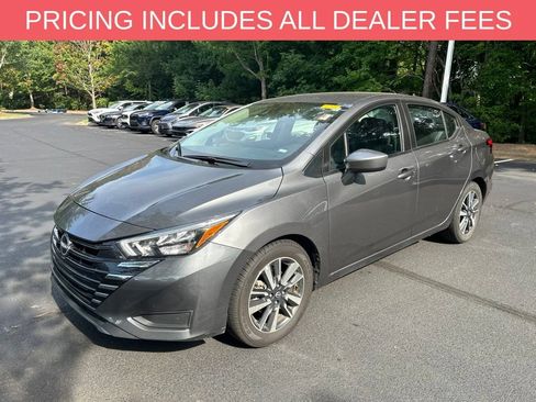Used 2025 Nissan Versa SV FWD image 4