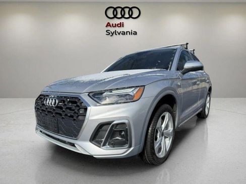 Certified 2025 Audi Q5 2.0T Premium Plus w/ Premium Plus Package image 3